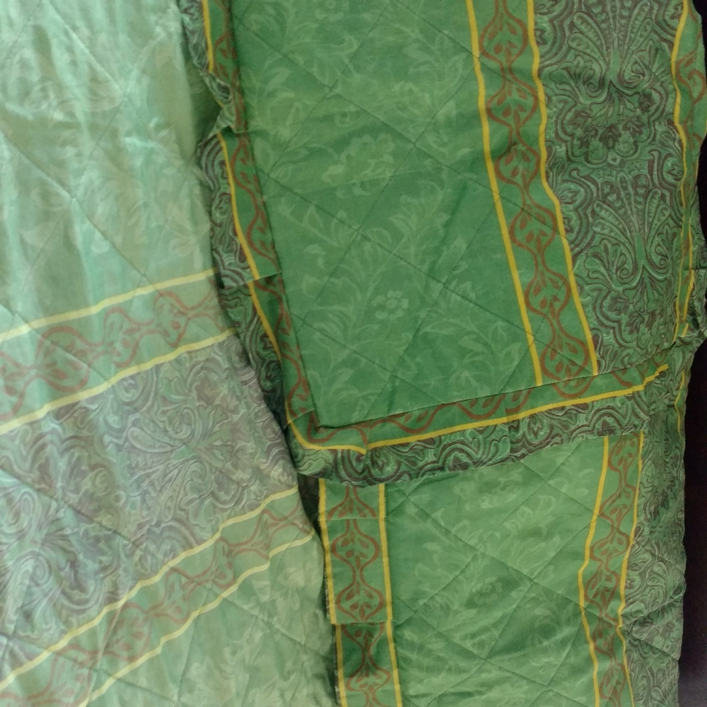 Bedspread - Picture 3 of 3